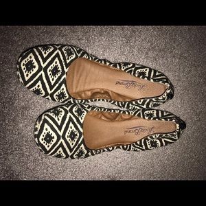 Lucky Brand Flats Aztec 7 1/2