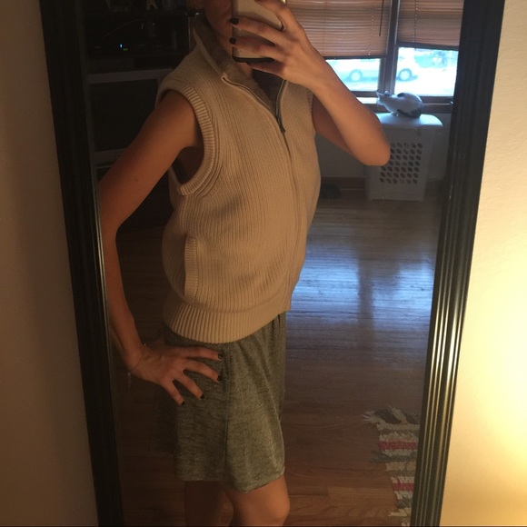 Ann Taylor faux fur vest - Picture 2 of 4