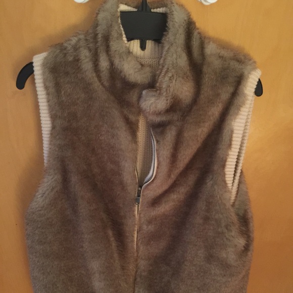 Ann Taylor faux fur vest - Picture 3 of 4