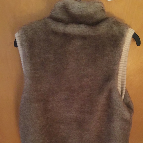 Ann Taylor faux fur vest - Picture 4 of 4