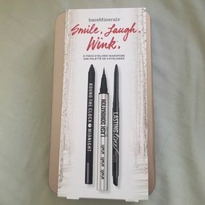 NWT! 💁🏽💁🏼💁🏾Most needed eyeliner kit!