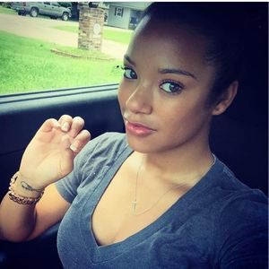 Meet your Posher, Elizabeth