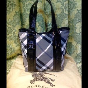 AUTH BURBERRY BLC/WHT NYLON/PATENT HANDBAG