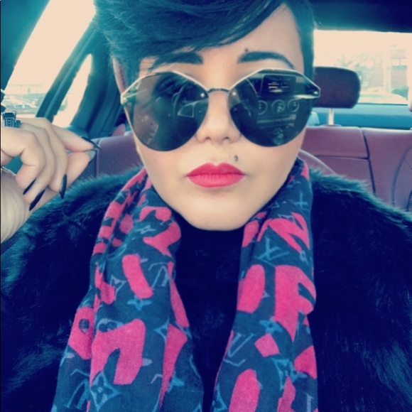 Meet your Posher, Renatta - Picture 3 of 4