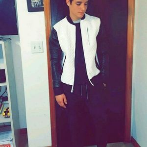 Meet your Posher, Jonathan