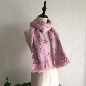 Merry Christmas🎄 $390‼ LOGOMANIA SHINE SCARF Rose
