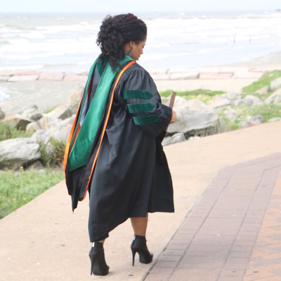 MEET YOUR POSHER ❤ - Picture 3 of 4