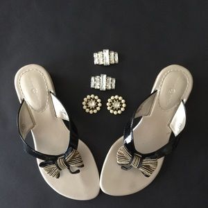 Sandals with interchangeable bows!