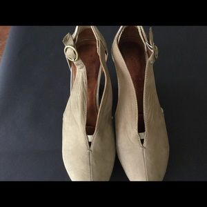 Tan sandals with straps