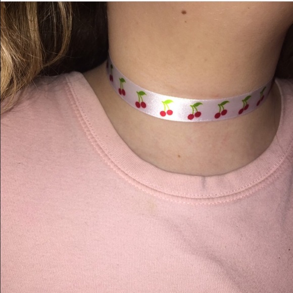Cherry choker