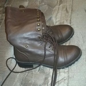 Brown  boots