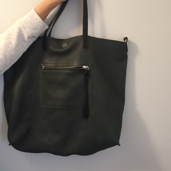 ✨Green leather tote✨