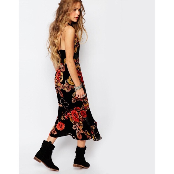 Black Floral Velvet Cut Out Midi Dress - Picture 4 of 4