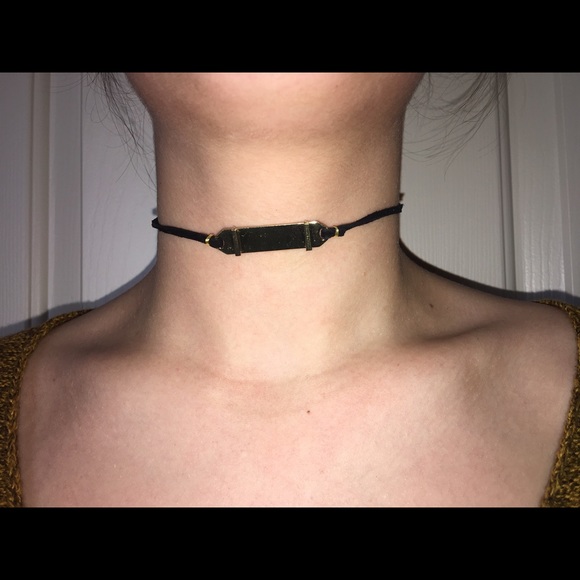 Gold bar choker on black suede 💡 - Picture 2 of 3