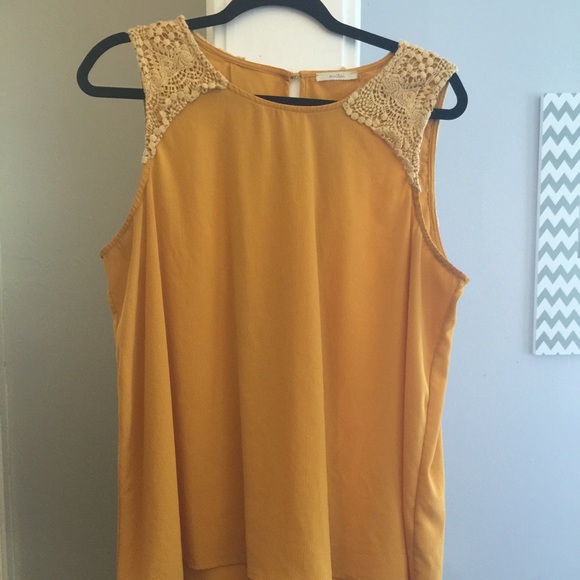 Mai Tai mustard sleeveless blouse