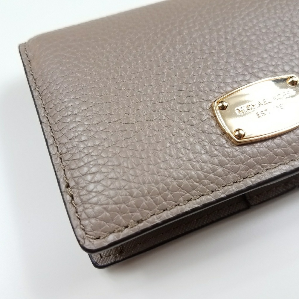 Michael Kors Jet Set Medium Slim Wallet - Picture 5 of 7