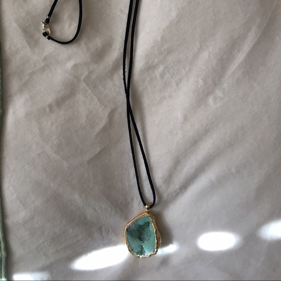 Long turquoise druzy pendent on black suede☁️ - Picture 2 of 2