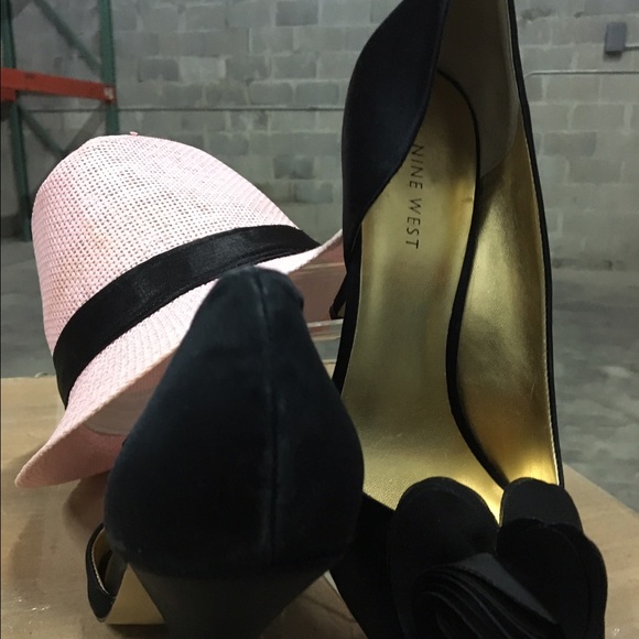 Shoes - Picture 2 of 4
