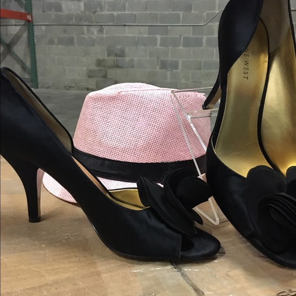 Shoes - Picture 3 of 4