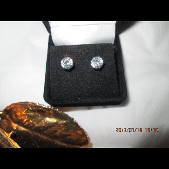 Jewelry - 💎🆕6MM DIAMOND Boutique SIMULATED STUD EARRINGS