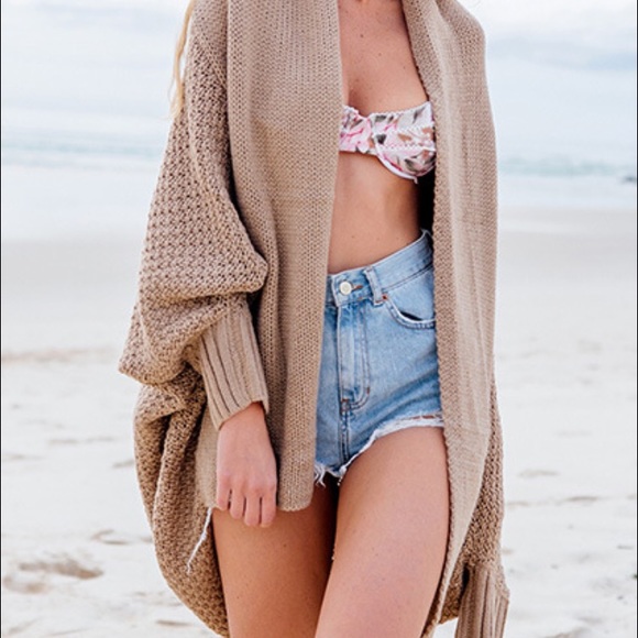 Sweaters - Beige oversized sweater cardigan