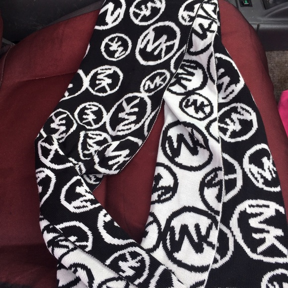 Micheal Kors infinity scarf