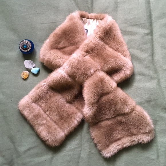 Urban Outfitters Accessories - Faux fur stole