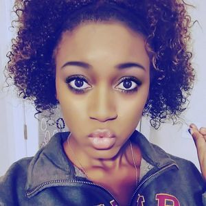 Meet your Posher, Alexis