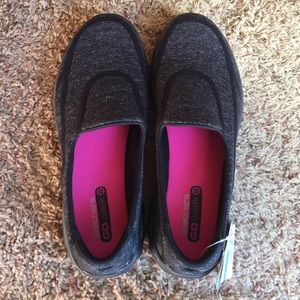 Skechers "Go Walk 2" Sneakers Size 9