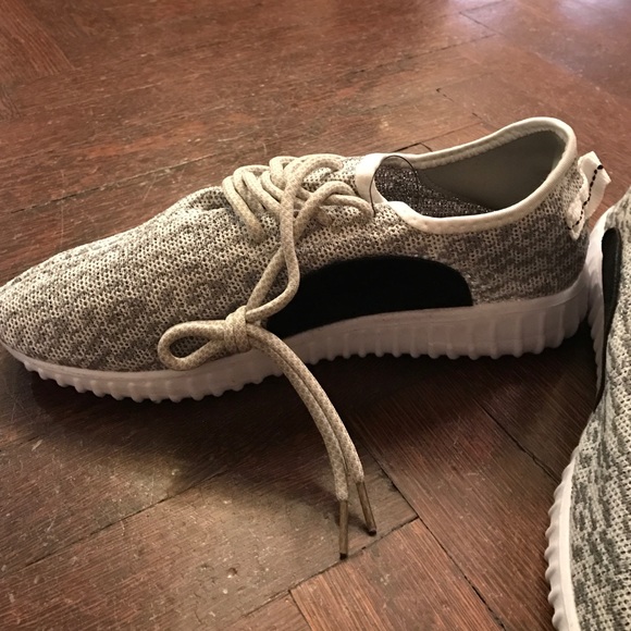 Sneakers - Picture 2 of 3