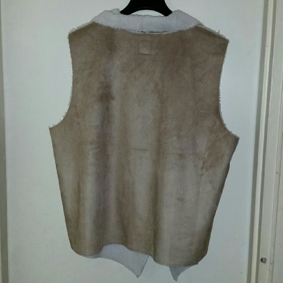 Ladies Faux shearling vest - Picture 2 of 2