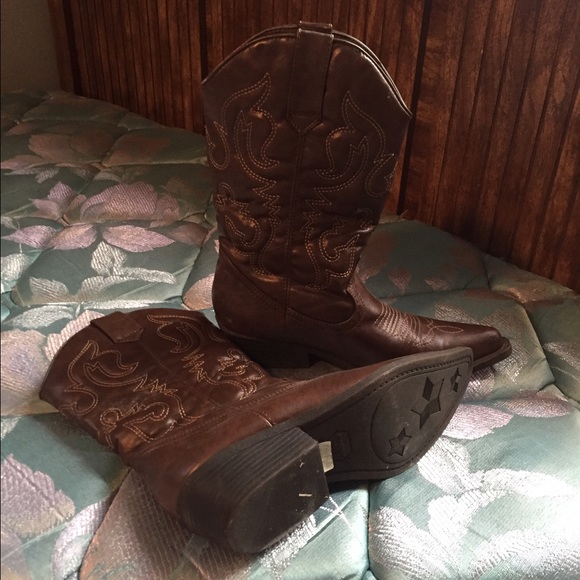 Boots - Picture 3 of 3