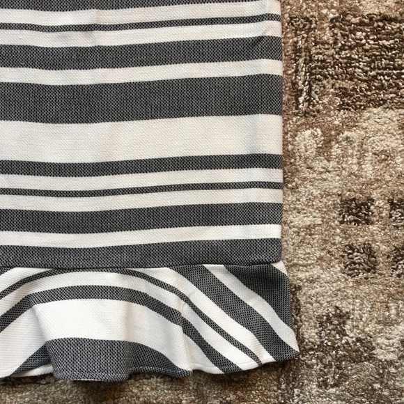 ⛔️ SOLD ⛔️ HP ☀️Striped Pencil Skirt - Picture 2 of 2