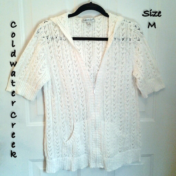 L👀k! ✨Darling white zipfrnt SS sweater✨