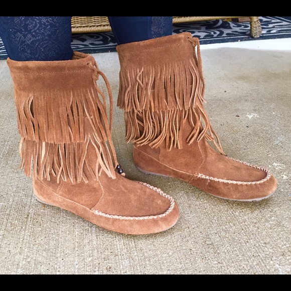 minnetonka 2 layer fringe boots