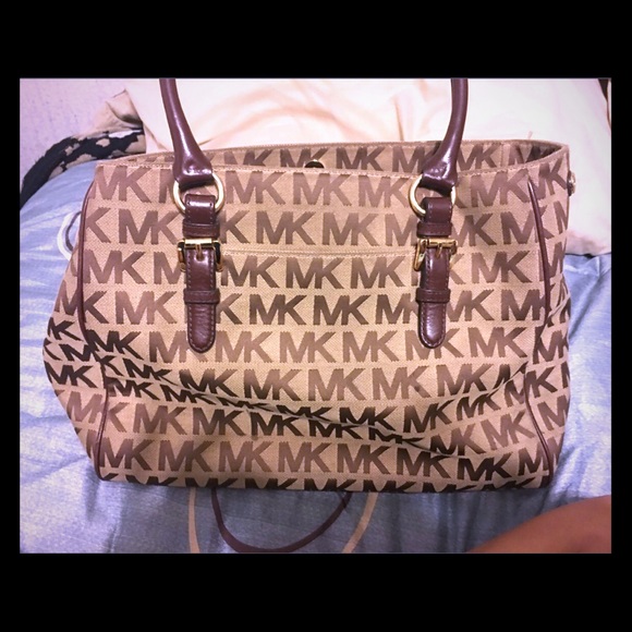 Michael tote bag with the MK logo tan