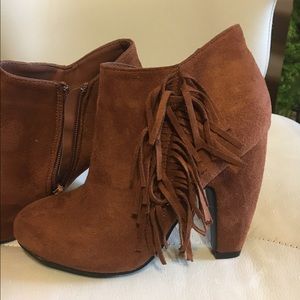 Size 8 Brown suede fringe ankle booties