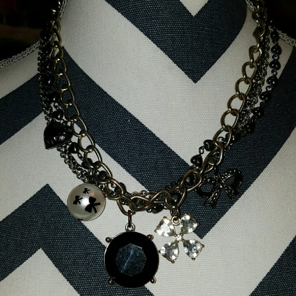 Bow necklace