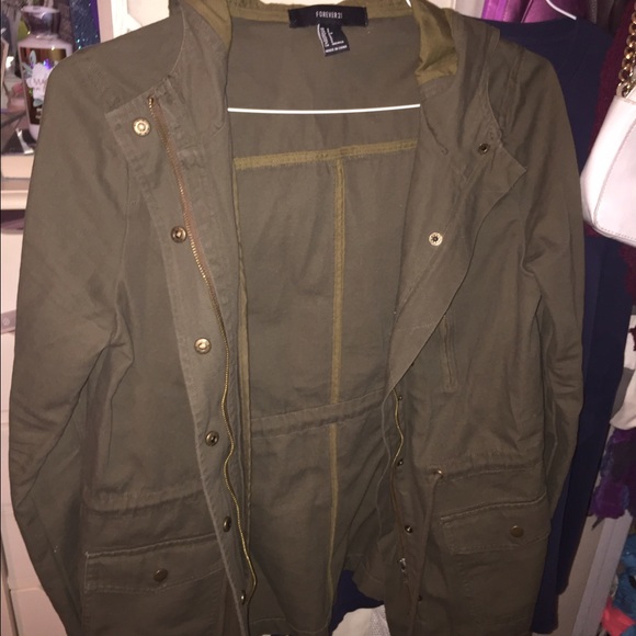 Olive green jacket - Picture 1 of 2