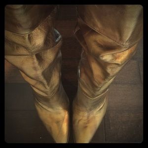 Steve Madden Rare Gold metallic boots. size 8