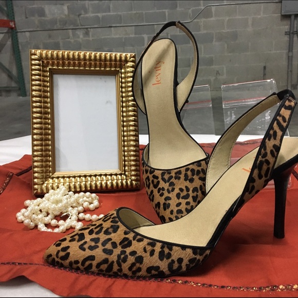 Shoes - Picture 2 of 3