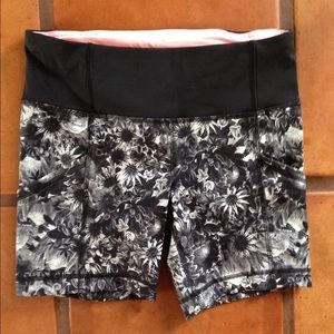 Lululemon shorts size 4