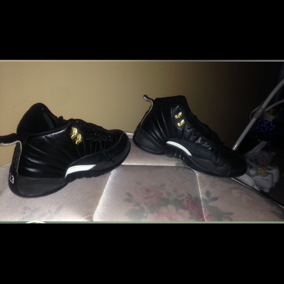 Athletic_Shoes
