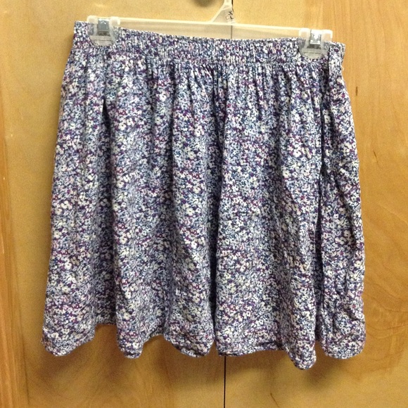 Short flowered, elastic wasted skirt - Picture 1 of 1