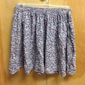 Short flowered, elastic wasted skirt