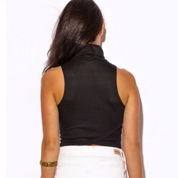 High Line Crop Top - Picture 4 of 4