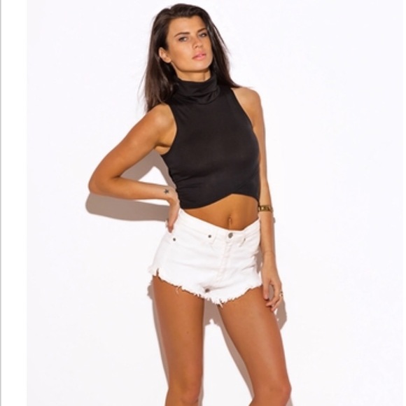 High Line Crop Top - Picture 3 of 4