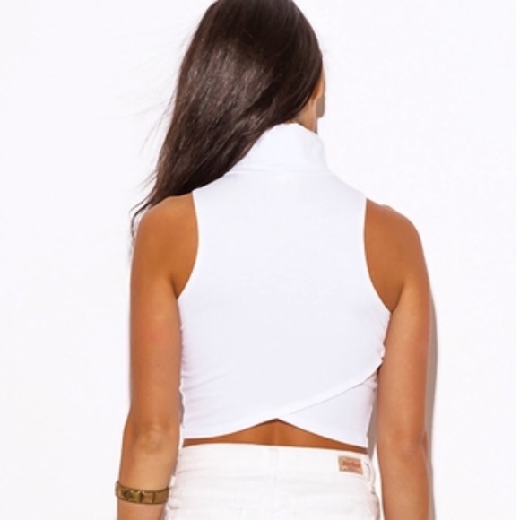 High Line Crop Top - Picture 4 of 4