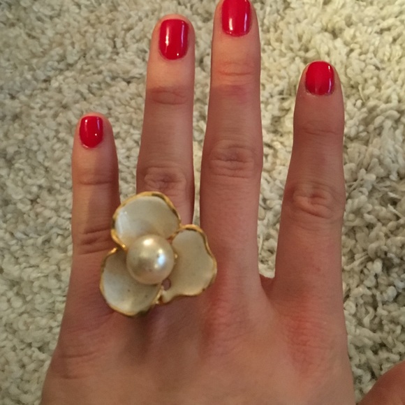 Costume jewelry ring. Fits size 7 or 8 finger