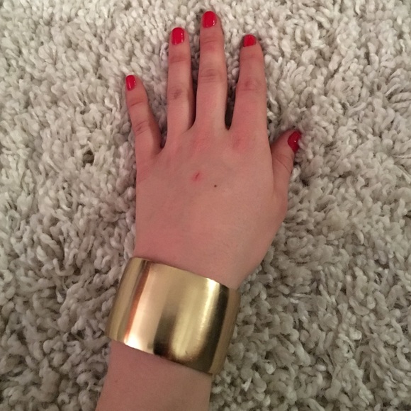 Gold bangle